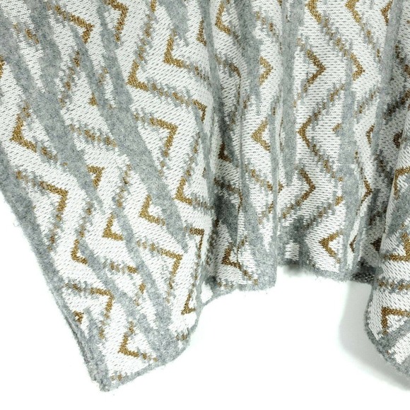 Sita Murt Womens Sweater One Size Geometric White Gray Gold Metallic Knit Poncho - Picture 4 of 7